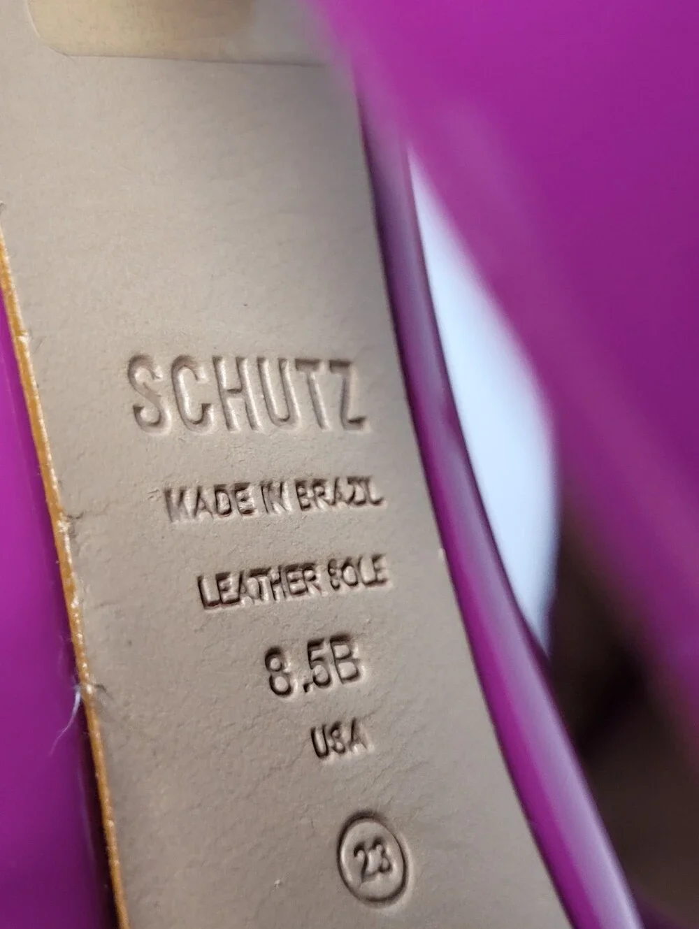 SCHUTZ eye catching